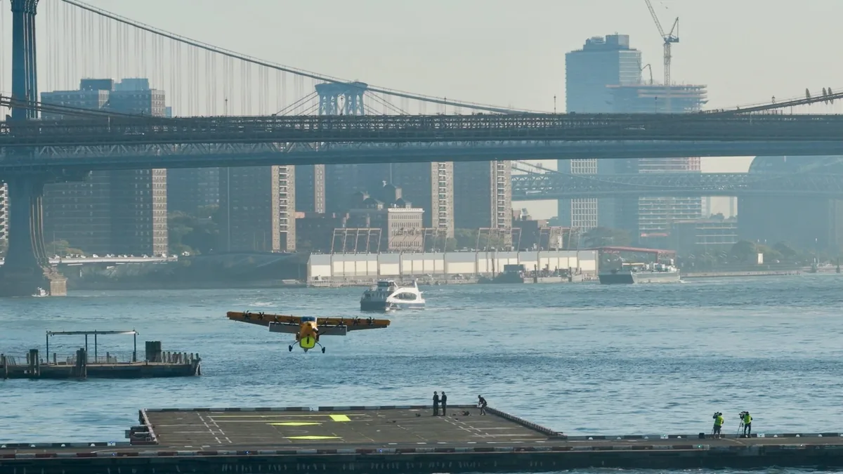 Electra EL2, Manhattan Helikopter Pisti'nde Tarihi İniş Yaptı